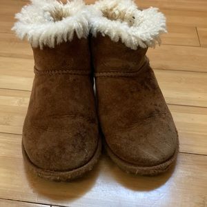 Well loved shearling boots for little kids.
